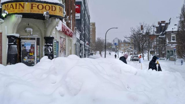 Tormenta invernal en EEUU deja decenas de muertos; delincuentes salen a saquear