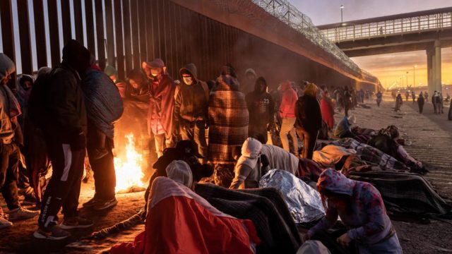 López Obrador critica el uso «politiquero» e «inhumano» a los migrantes en EE.UU.