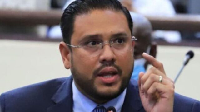 Abogada denuncia que Rivera ordenó su destitución de la Secretaría del Trabajo