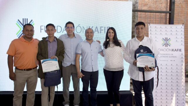 Bajo el programa PROGRESA: Fundación Kafie entrega 148 becas de excelencia académica