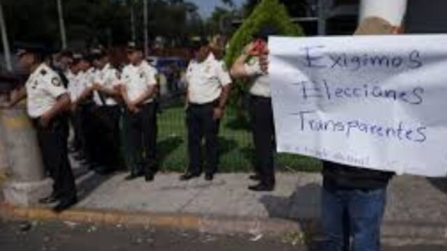 Guatemala: La Corte Constitucional mantiene veto a opositores para elecciones