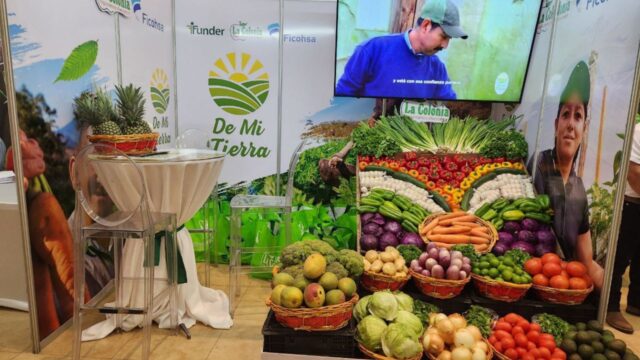 Ficohsa participa con el programa “De Mi Tierra” en importante feria del sector agrícola