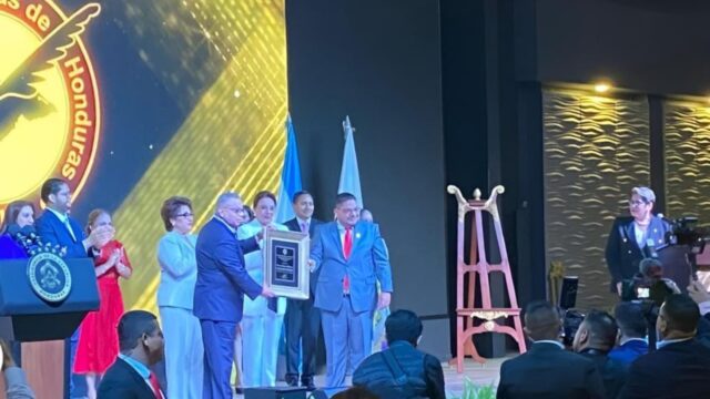 El CPH entrega premio Álvaro Contreras al periodista Eduardo Maldonado Macías