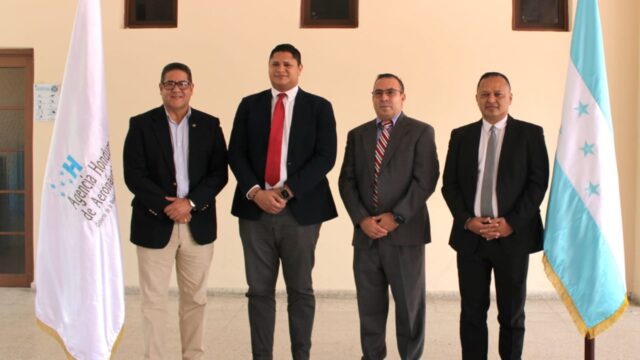 Autoridades de Palmerola entregan documentación a la AHAC para certificar el aeropuerto