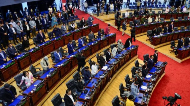 Congreso de El Salvador aprueba reducir diputados a ocho meses de las elecciones