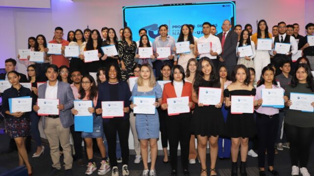 Ya son 400 beneficiados con el programa de becas fundación NASSER-UNITEC