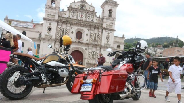 Alcaldía revive el centro de Tegucigalpa con 1er Festival de Época en centro histórico