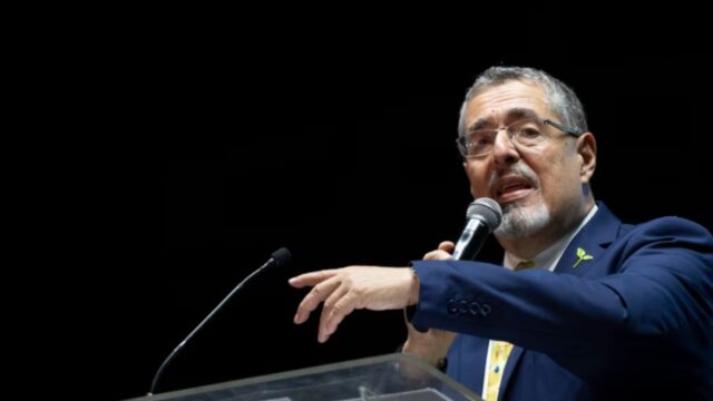 TSE de Guatemala proclama presidente electo a Bernardo Arévalo tras suspender a su partido