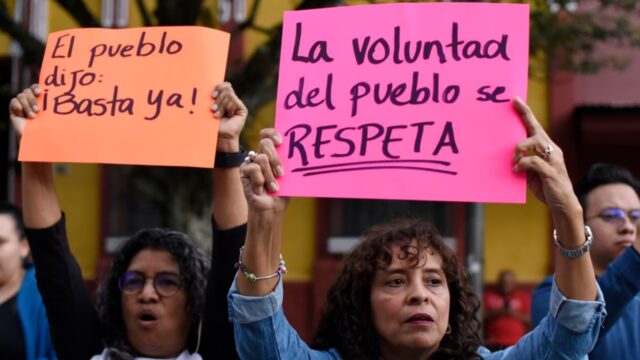 ¿Está amenazada la presidencia de Bernardo Arévalo con las acciones fiscales contra su partido?