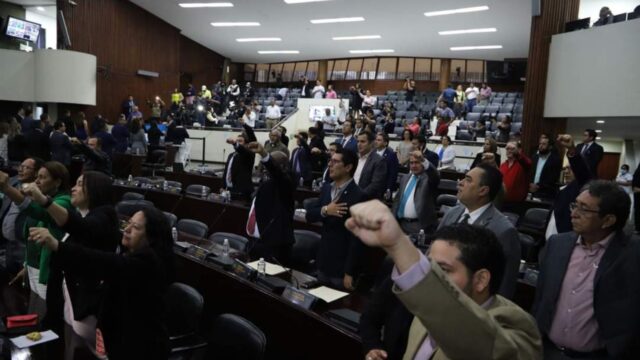 Libre asegura que respetará la nómina final, pero sí presentará la propuesta de fiscal