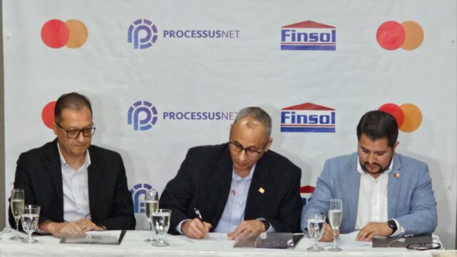 Finsol y Mastercard ofrecerá nueva tarjeta de débito para beneficiar a sus clientes