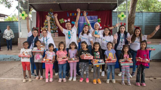 Walmart llevó el espíritu navideño a centros educativos de Honduras