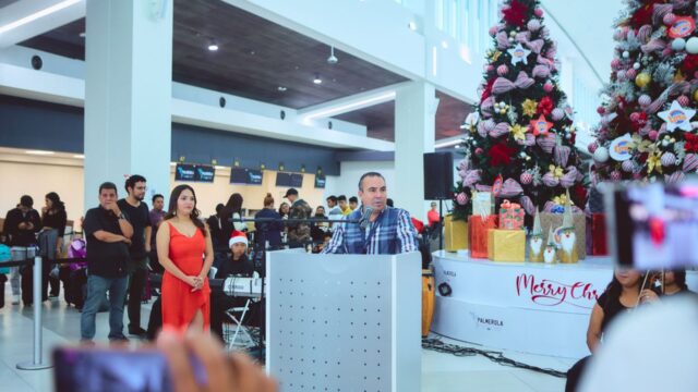 Palmerola y Loto se unen para encender la Navidad de los viajeros