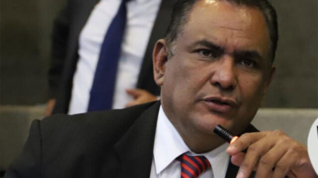 Mario Segura logra reafirmar su liderazgo tras ser ratificado como jefe de bancada liberal