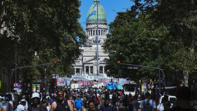«Mafiosos» y «antidemocráticos»: Gobierno de Milei arremete contra sectores que se suman al paro
