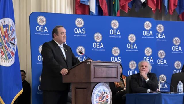 Giammattei condena “injerencias extranjeras” en último discurso como presidente de Guatemala ante la OEA