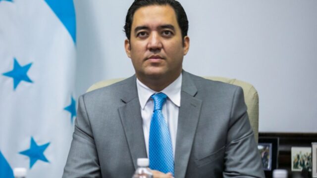 Secretario privado tilda como “canallada” que JOH involucre su nombre en juicio