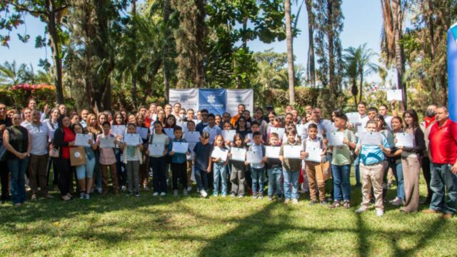 Fundación Kafie entrega 132 becas progresa