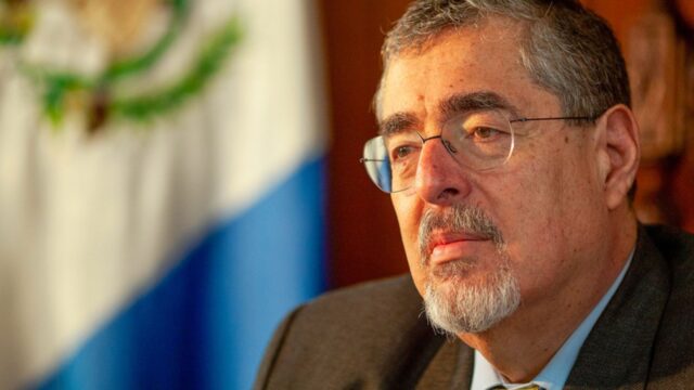 Choque de poderes en Guatemala: Arévalo denuncia a la fiscal y ella le «invita» a una reunión