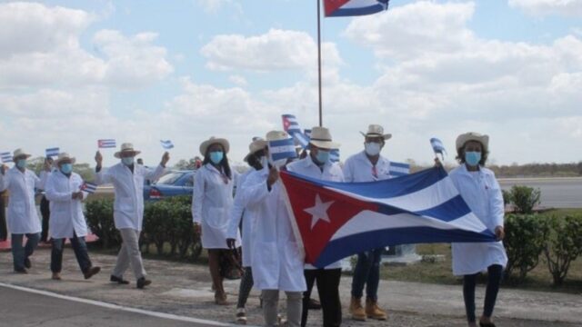 Colegio Médico insiste que galenos cubanos en Honduras ganarán dos mil dólares mensuales
