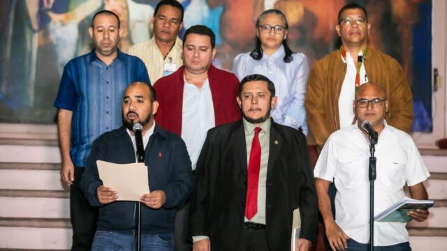 El gobierno y magisterio logran acuerdo para el aumento salarial para este 2024