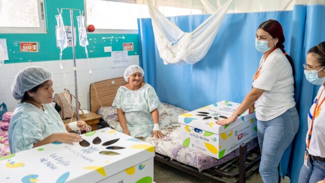 Fundación Kafie y OPC entregan 120 cajitas de nena en hospital de puerto cortés