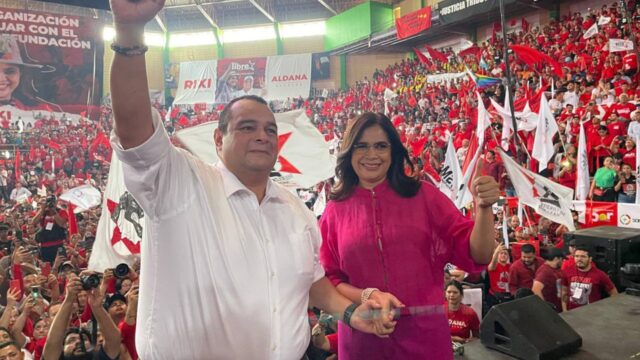 Precandidata presidencial Rixi Moncada participa en conversatorio junto a Jorge Aldana