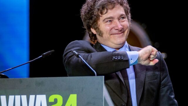 Milei se alista para «cantar» y ser «figura» de «show musical» en medio de crisis con España