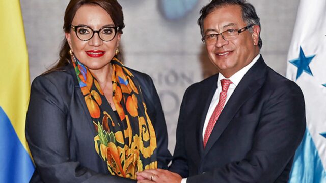 Presidenta Castro muestra respaldo a su par colombiano ante rumores de golpe en su contra