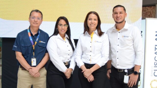 Banco Cuscatlán premia a sus clientes de Remesas con certificados de regalos para Mamá