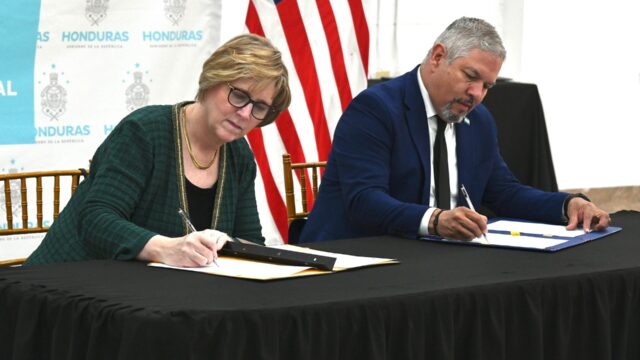 Gobiernos de Honduras y EE.UU. firman convenio contra la violencia de género