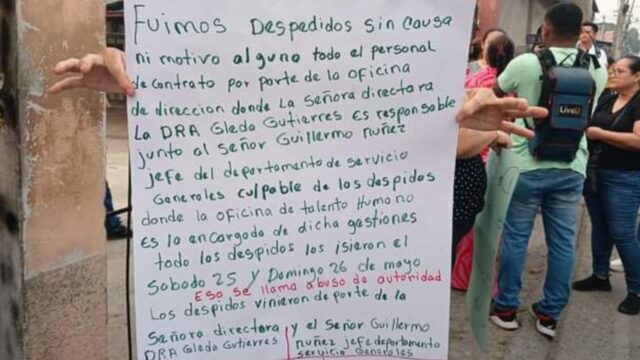 Exempleados del hospital Leonardo Martínez protestan por despidos injustificados