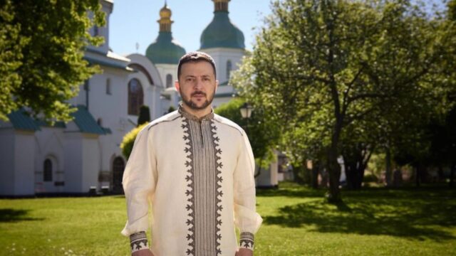 Vladimir Zelenski: «Dios tiene un parche con la bandera ucraniana en el hombro»
