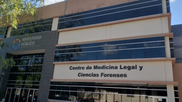 Fiscal general anuncia reestructuración de Medicina Forense y nombra nuevo director