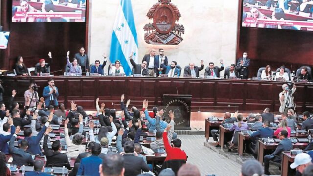Congreso Nacional aprueba reforma para que el servicio de telefonía móvil, cable e internet se pague en lempiras