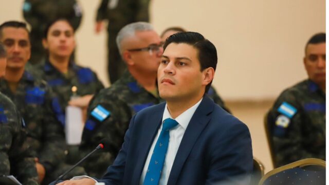 Socializan Ley de Justicia Tributaria a la junta de comandantes de las FFAA
