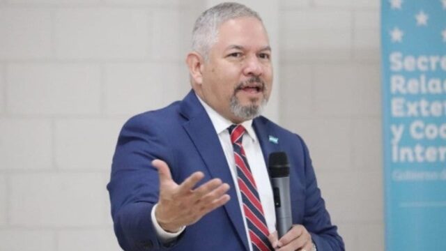 El canciller Enrique Reina pide que “nos pongan en el plano del narcoestado” El canciller Enrique Reina pide que “nos pongan en el plano del narcoestado”