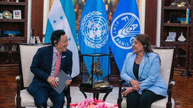 La presidenta Xiomara Castro se reúne con el director de la FAO, Qu Dongyu