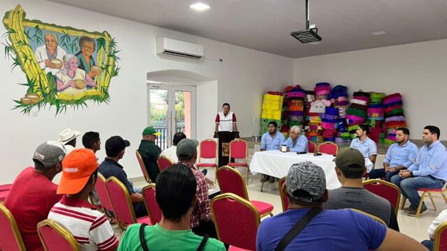 Azucareros y alcaldía de San Luis, en Santa Bárbara, firman acuerdo de generación de empleo