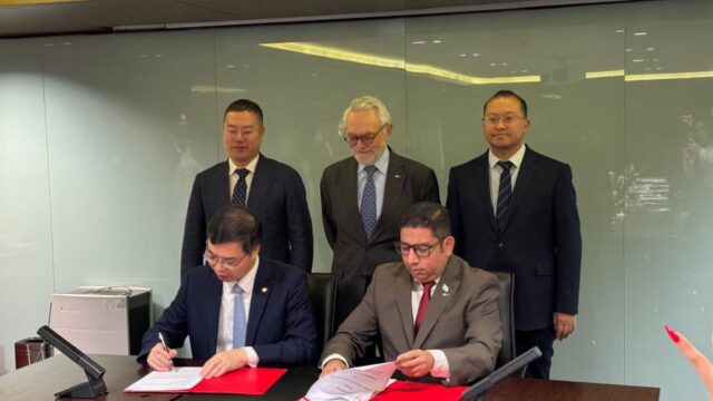 SEN firma contrato con empresa estatal de China para mejorar el desarrollo energético del país