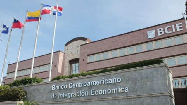 BCIE realizará el primer desembolso para mejorar la infraestructura vial del país