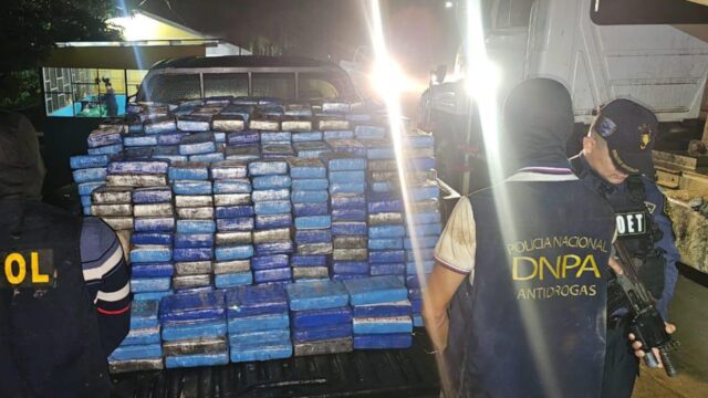 Incautan alrededor de mil 698 kilos de supuesto clorhidrato de cocaína en Colón