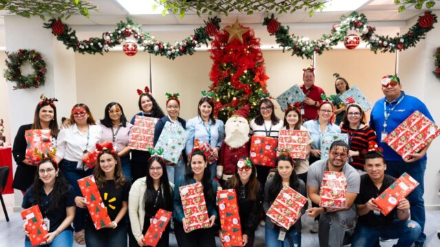 Walmart le lleva la magia de la Navidad  a niños viviendo en hogares de beneficencia
