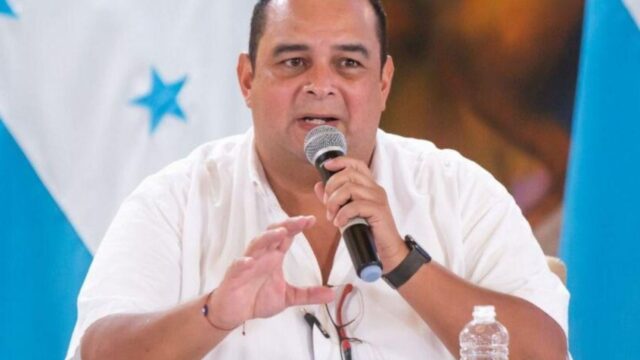 Alcalde Jorge Aldana sufre atentado en la capital; sale ileso del ataque