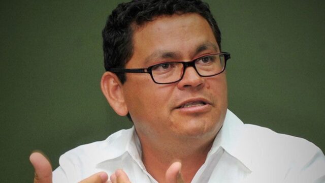 Revocan sobreseimiento al exsecretario de Educación por usurpación de terrenos
