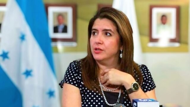 Presidenta del CNE convoca a sus dos compañeros a reunión de pleno, ¿podrá? 