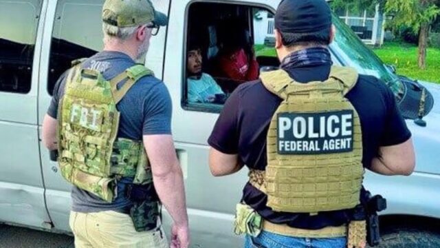Voluntarios apoyan a migrantes que podrían ser detenidos en tribunales de EEUU