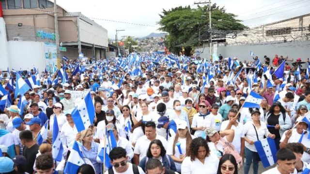 Nacionalistas salen a marchar a “favor de la democracia” y en contra de Libre