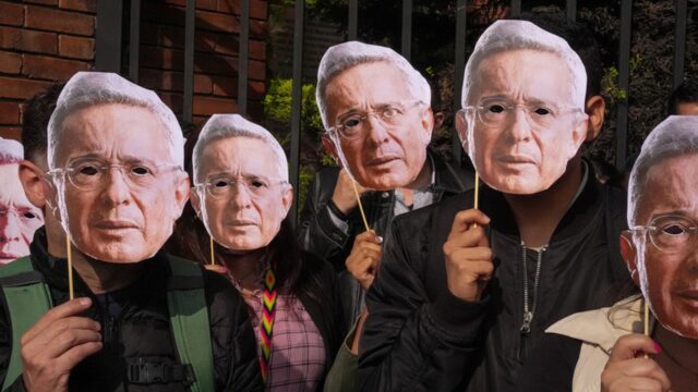Emiten histórico fallo en el caso contra Álvaro Uribe