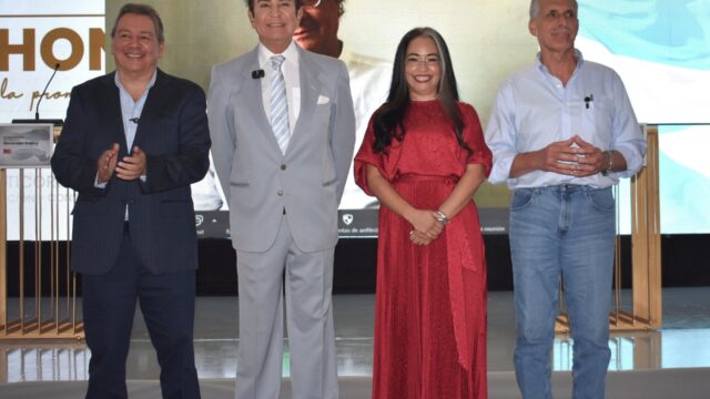 Candidatos opositores firman compromiso por transparencia; CNA reclama valentía moral y ausencia oficialista